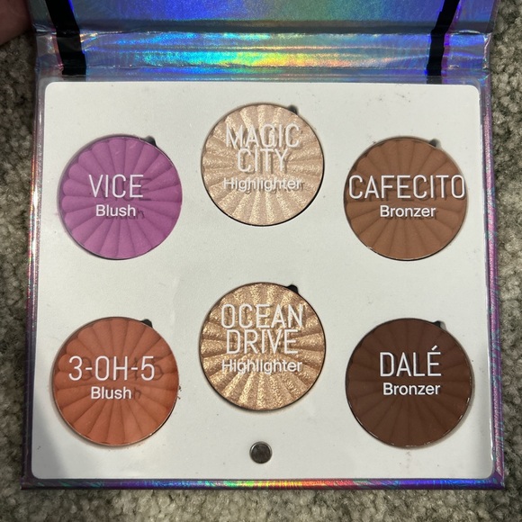 Makeup Bundle - Picture 6 of 6